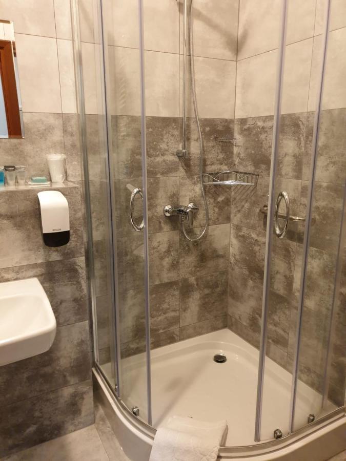 Hotel Mikorzyn Slesin  ภายนอก รูปภาพ