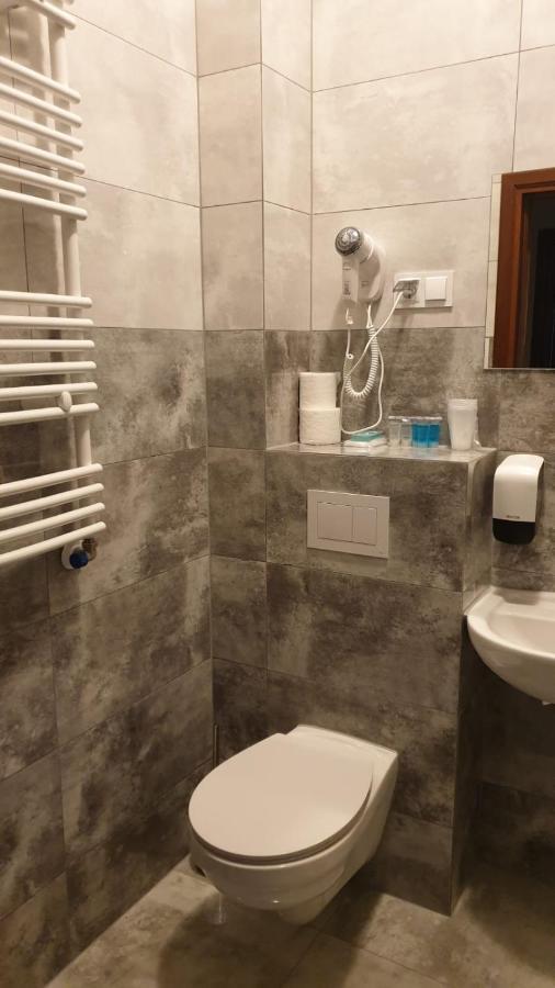 Hotel Mikorzyn Slesin  ภายนอก รูปภาพ