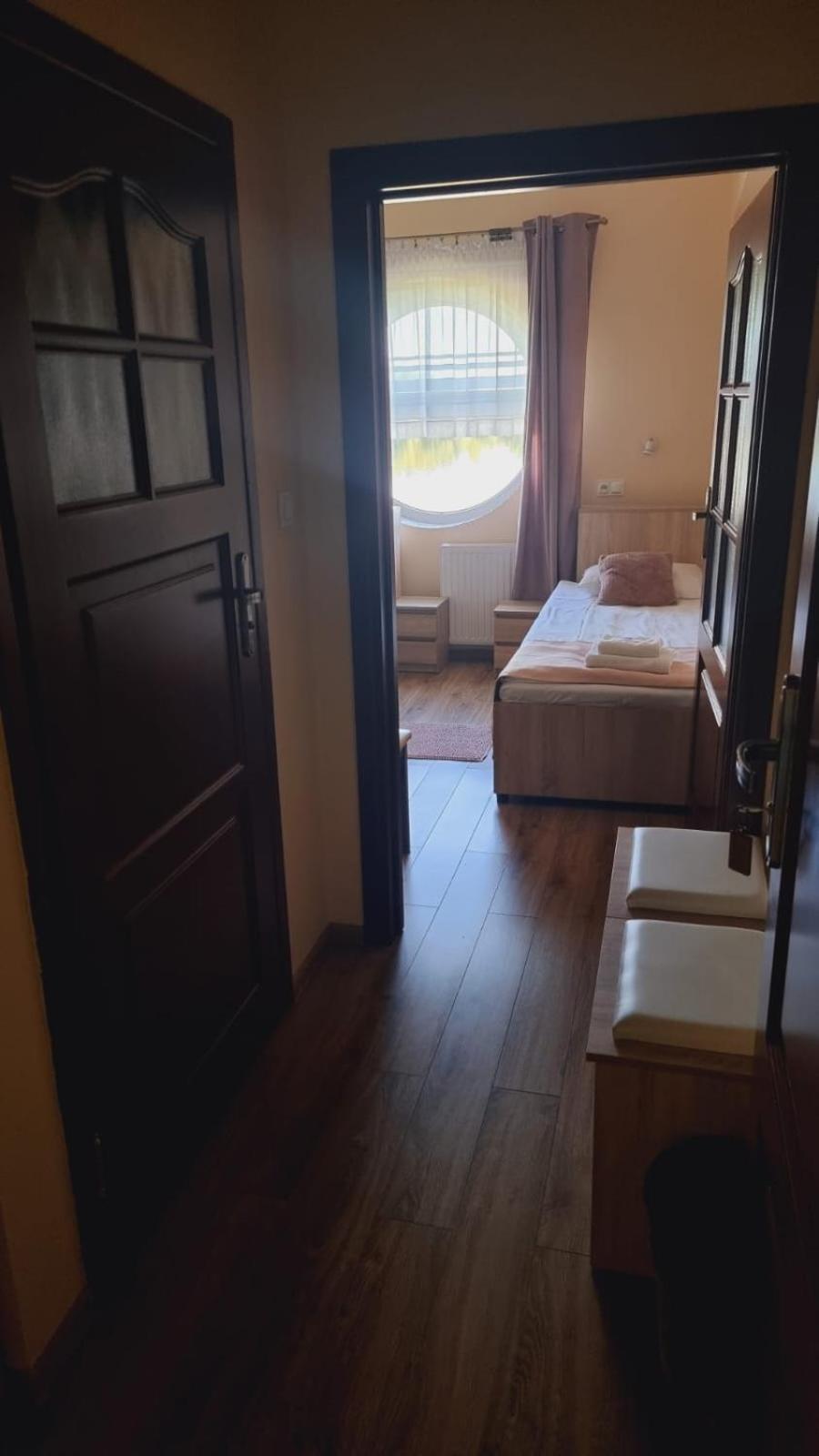 Hotel Mikorzyn Slesin  ภายนอก รูปภาพ