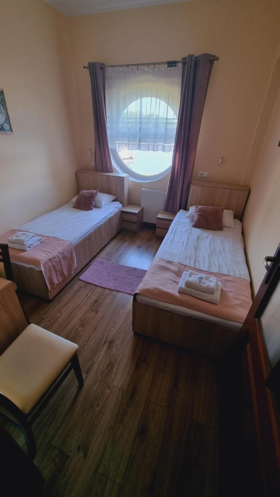 Hotel Mikorzyn Slesin  ภายนอก รูปภาพ