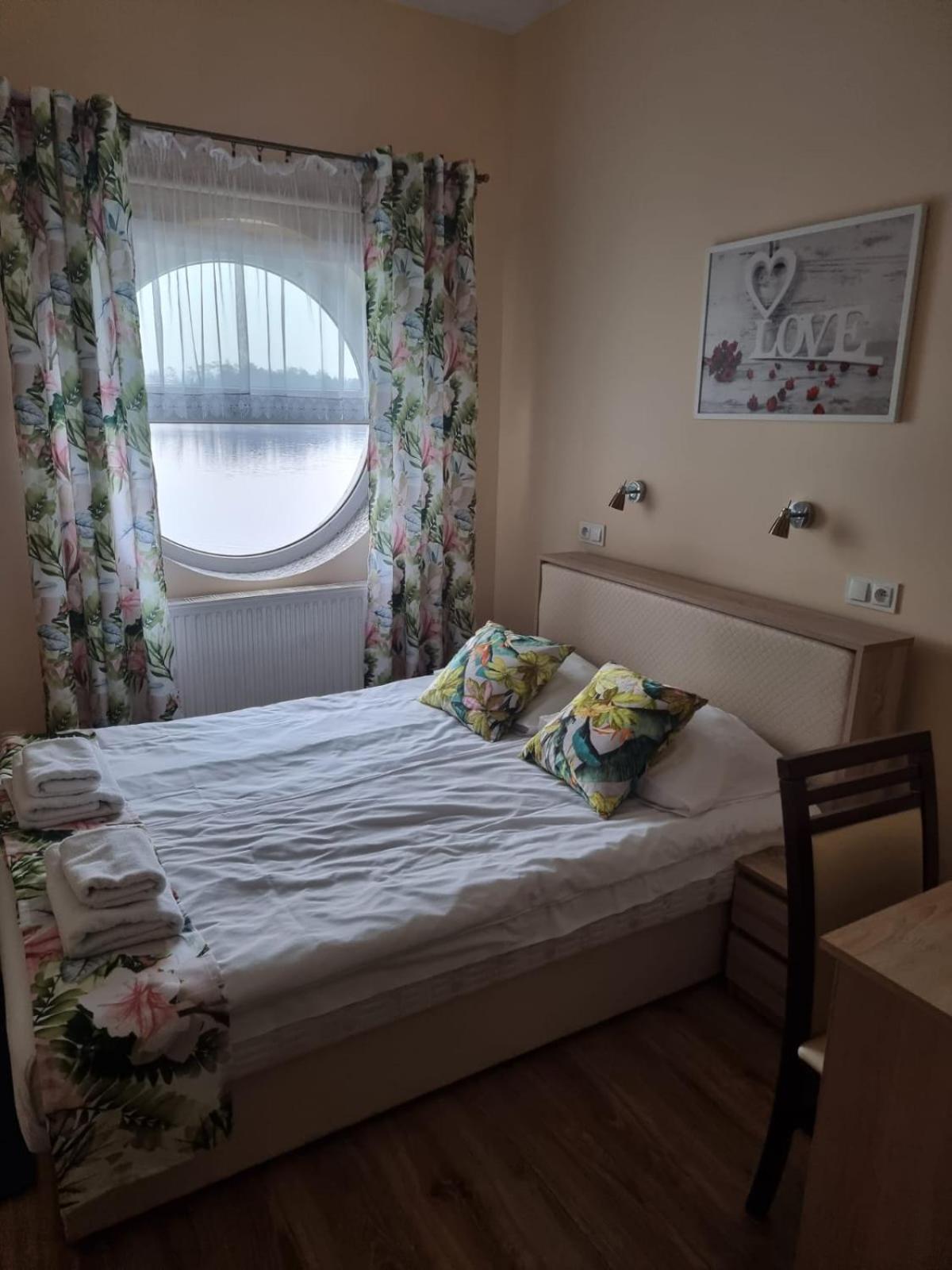 Hotel Mikorzyn Slesin  ภายนอก รูปภาพ